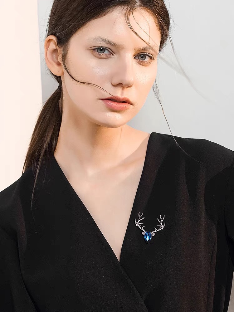 Cute Crystal Elk Horn Brooches - Elk Bugle Call recension och pris